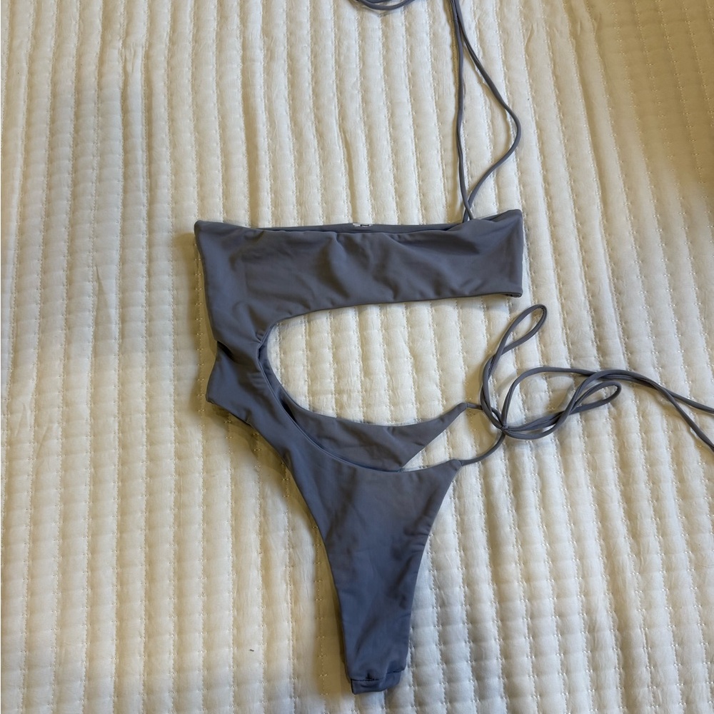 Stylish Gray Women's One-Piece Swimsuit